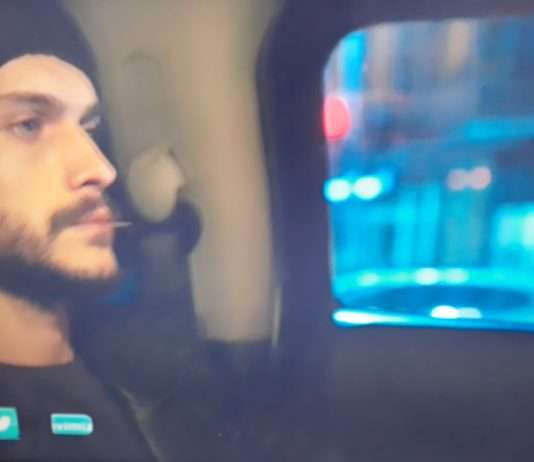 Çukur 26 Şubat Çalan Elinden Geleni Ardına Koyma Şarkısı-Kim Söylüyor