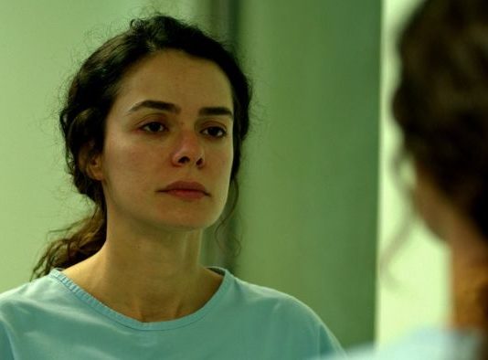 Kadın Dizisi 13 Kasım Aynalar-Eyletmen Beni Şarkısı ve Sözleri – Kim Söylüyor?