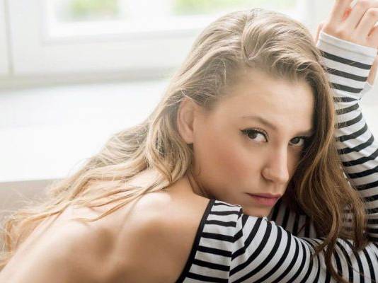 SERENAY SARIKAYA HANGİ DİZİYLE EKRANLARA DÖNÜYOR!