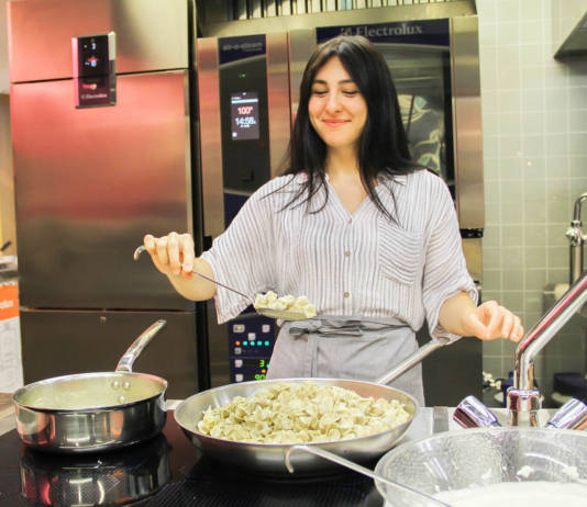 Şahan Gökbakar ve Yasemin Sakallıoğlu Film İçin Anlaştı Mı?